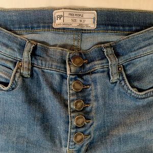 Free People size 27 cropped skinny jeans.